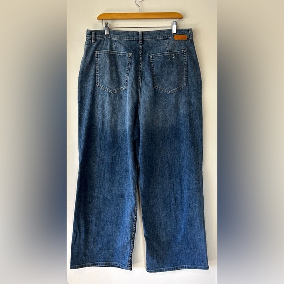 DU/ER Performance Denim Lite Pleated Pant - Slate Indigo - Picture 10 of 12